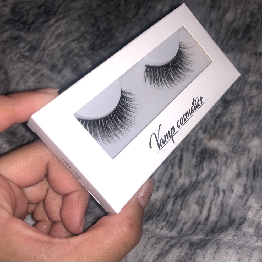 Lashes - Picture 4 of 5